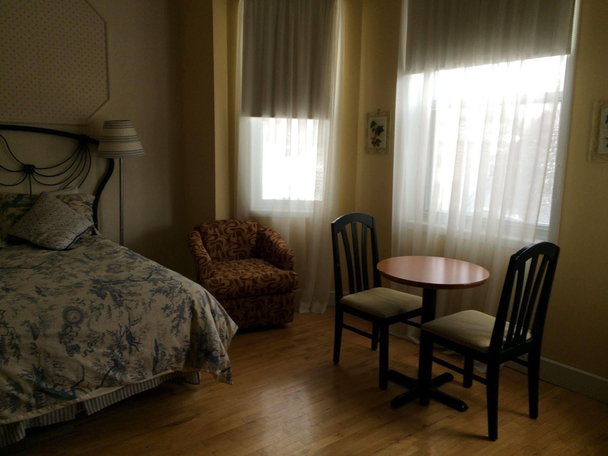 Auberge Монтебелло Экстерьер фото